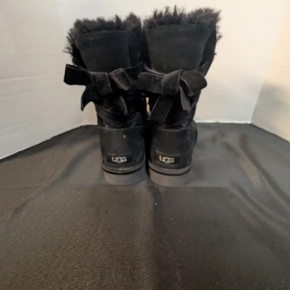UGG Limited Edition Swarovski Rhinestone Bailey Boot Velvet Bow Tie - Picture 3 of 13